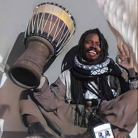 Foto Mame Cheikh Seck mit Djembe
