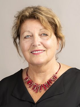 Dozentin Dlugosch, Petra